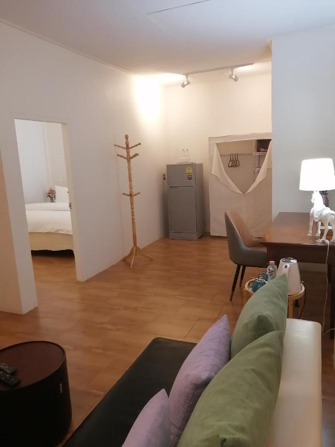 טראט Rynn Hotel מראה חיצוני תמונה