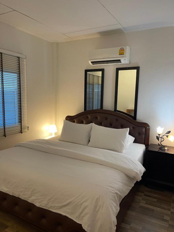 טראט Rynn Hotel מראה חיצוני תמונה