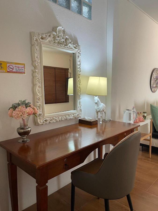 טראט Rynn Hotel מראה חיצוני תמונה
