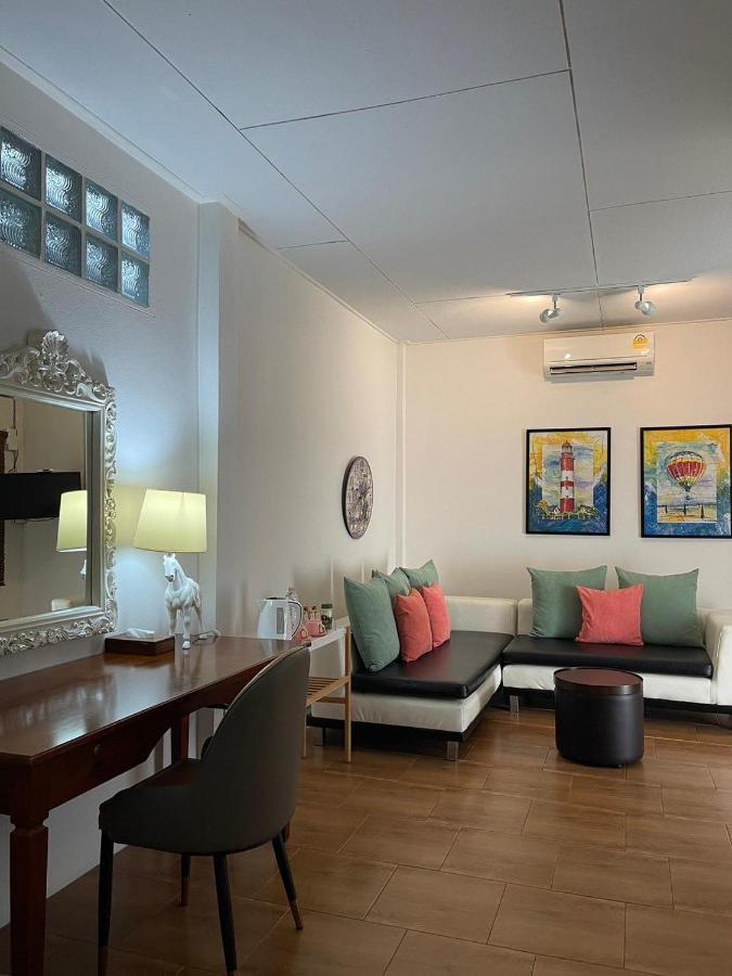 טראט Rynn Hotel מראה חיצוני תמונה